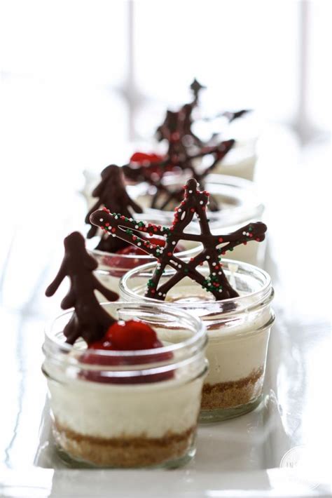 Beautifully presented in individual glasses. Mini Cheesecakes in Mason Jars - easy dessert recipe in ...
