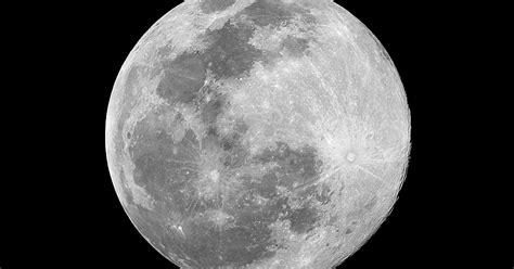 Bulan Purnama Terlihat Membesar Akhir Pekan Ini - Info Astronomy