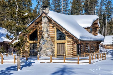 Log Cabin In The Winter Forest Of Idaho Stock Image Image Of Fence