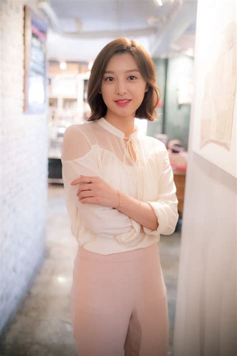 Lovestruck in the city (kakaotv, 2020). Kim Ji Won shows deep respect for Song Hye Gyo