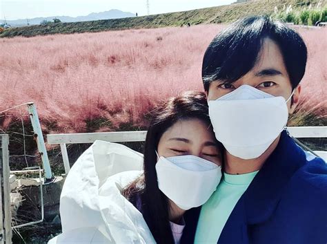 윤주만은 8일 자신의 인스타그램에 벌써 결혼한 지 3주년이네요. 윤주만, "'난임 고백' 후 응원 글 감사…아이가 생겨도 첫 ...