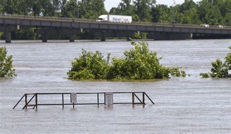Record Floods Breach Arkansas Levee Overtop 2 In Missouri Washington