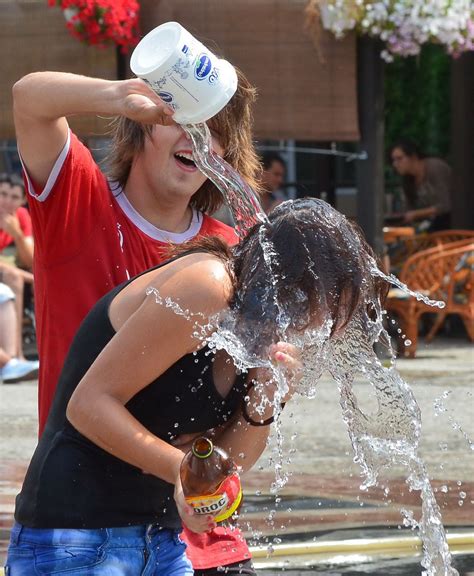 Have A Neighborhood Water Fight Water Fight Summer Fun Fun Bucket