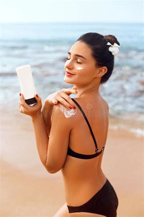 Beauty Woman Apply Sun Cream On Tanned Back Skin And Body Care Stock Photo Image Of Blank