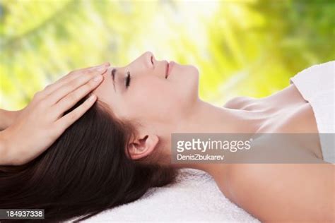 Massage De La Tête Photo Getty Images
