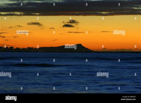 Sunrise Over Diamond Head Oahu Hawaii Stock Photo Alamy