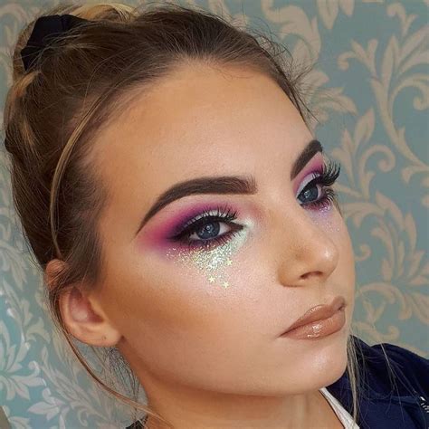 10 Amazing Glitter Christmas Makeup Ideas For Your Face Ideas