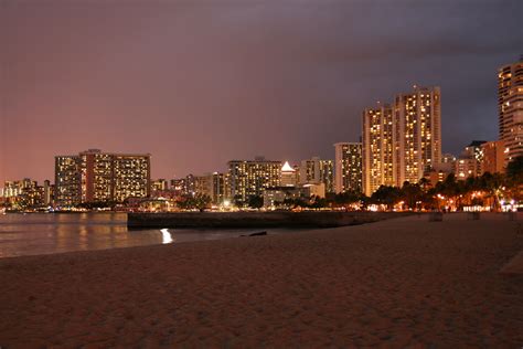 Honolulu Hi At Night Honolulu Skyline New York Skyline