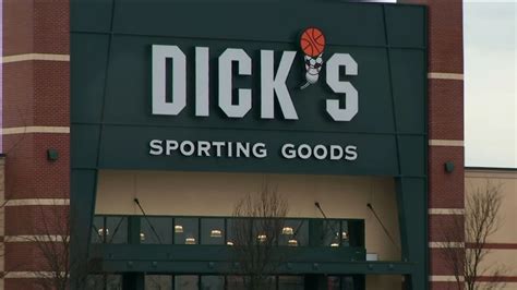 Dicks Sporting Goods To Stop Selling Rifles Ammunition In 125 Stores Abc7 New York