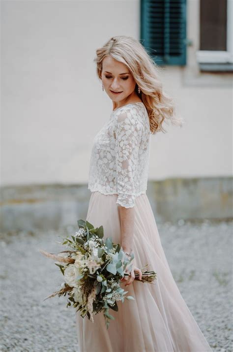 Brautkleid zweifarbig mit stola gr 40 in zürich kaufen. Zweifarbiges Brautkleid mit Brautrock aus Tüll in Blush ...
