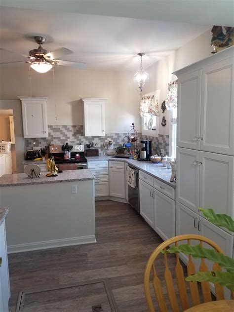 Contemporary kitchen in neutral colors. Indianapolis Kitchen Contractors| Gallery | Meadows