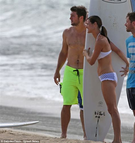 Tim Tebow Seems Carefree As He Enjoys The Hawaii Surf With Sister Daily Mail Online