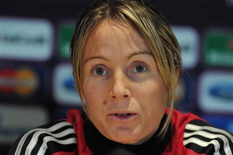 Football la Loir et Chérienne Sonia Bompastor devient la coach de léquipe féminine de l
