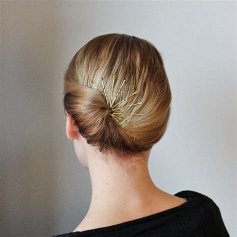 25 Ways Youve Never Thought To Wear Bobby Pins Bobby Pin Hairstyles Medium Length Hair
