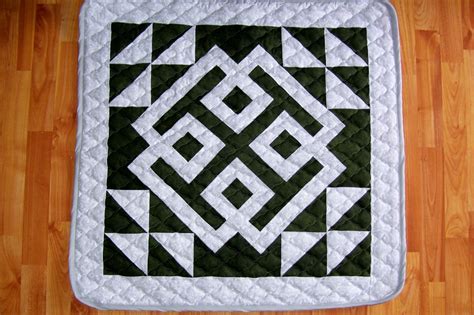 Just Finished This Modern Celtic Knot Quilts Celtic Quilt Quilters
