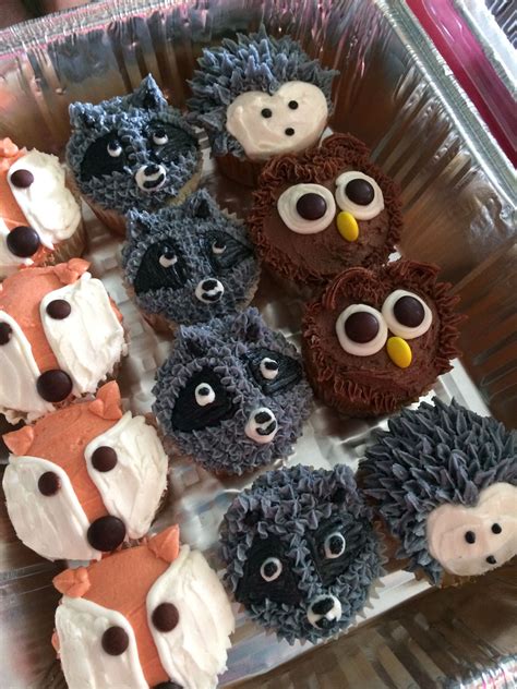 √ Woodland Themed Cupcakes