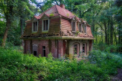 Photos, address, and phone number, opening hours, photos, and user reviews on yandex.maps. Das Haus im Wald Foto & Bild | marodes, lost places ...