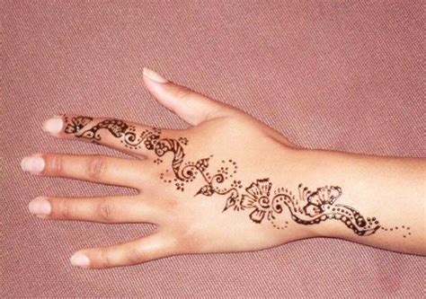 Only Women Secrets 15 Super Cool Back Hands Mehndi Designs