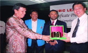 Latihan digelar di pantai, tepatnya di dekat skuad garuda menginap, di hotel ja resorts and hotels, dubai. STMIK & AMIK LOGIKA MENGADAKAN LATIHAN INDUSTRI DI ...