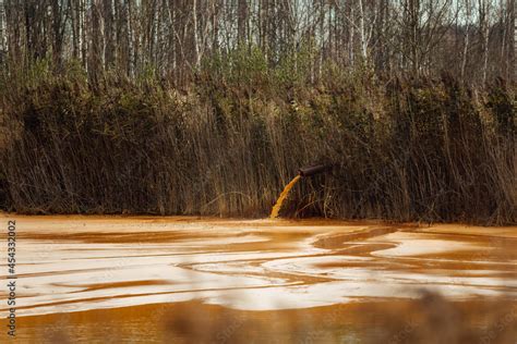 Foto De The Pipe Discharges Waste Into The Water Contamination Of The