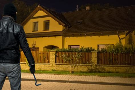 Der einbruchsschutz in der eigenen mietwohnung ist im mietrecht überwiegend sache des mieters. Einbruchschutz ohne bohren » Geht das?