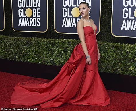 Golden Globes Scarlett Johansson Wears Red Vera Wang Dress Daily