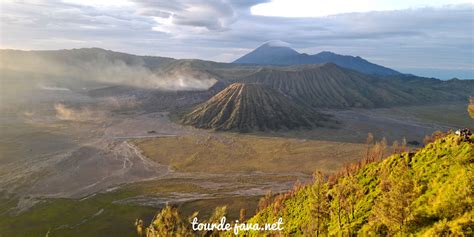 Kawah Gunung Bromo Kawah Raksasa Berstatus Aktif Yang Jadi Incaran