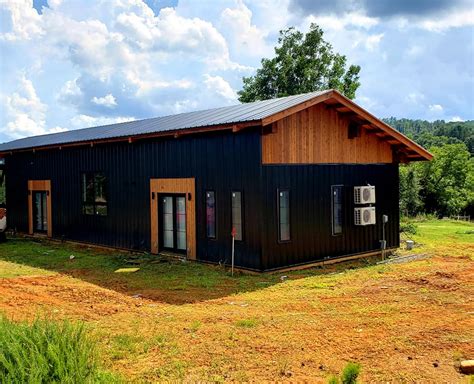 2000 Sq Ft Modern Farmhouse Barndominium In Northwest Arkansas