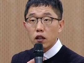 대신 김정일한테 장군이란 경칭을 사용한다. "김제동 국감 호출? 野 "국감이 개그냐"ㆍ與도 "연예인 공연 ...
