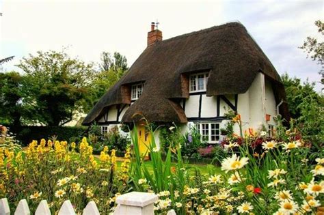 40 Beautiful Thatch Roof Cottage House Designs Bored Art Cottages