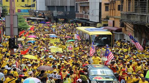 Yellow Protesters Unafraid Calling For Pms Resignation Malaysia Al
