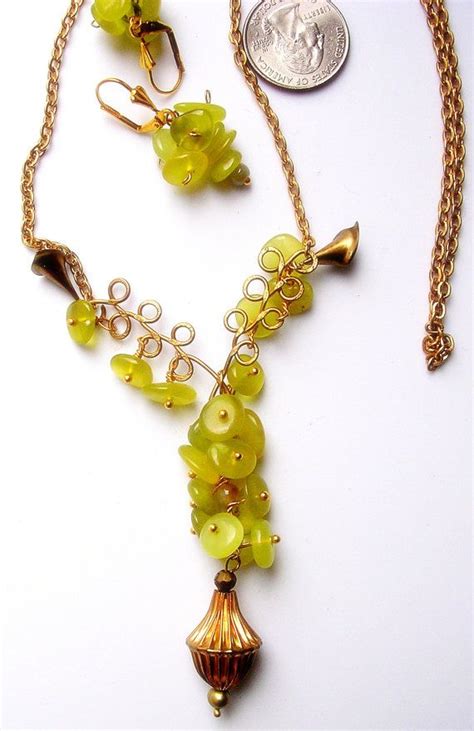 Green Jade Beaded Necklace Looks Like Grapes On The Vine Etsy Collares