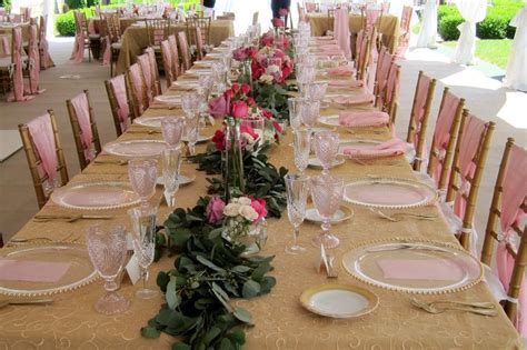 However, the more formal it gets the more confusion can easily come into play. Chargers | Tablescapes, Chargers, Table settings
