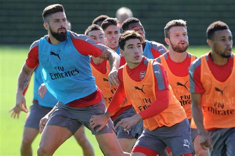 Olivier Giroud Takes Part In Arsenal Training As He Presses Case For
