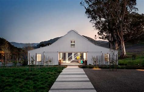 Eight Totally Terrific Barndominium Design Ideas With Corrugated Tin
