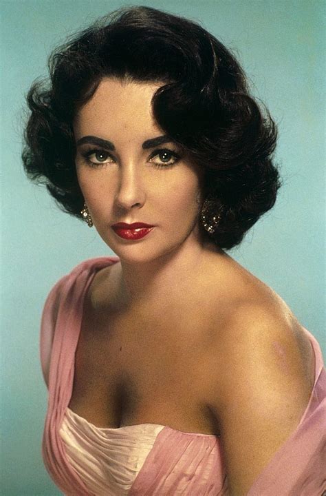 A Portrait Of Elizabeth Taylor In 1951 Elizabeth Taylor Taylor Elizabeth