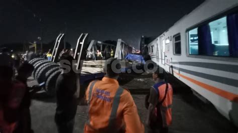 Dampak Tabrakan Ka Brantas Dan Trailer Di Semarang Sembilan Kereta Alami Keterlambatan