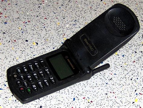 ecco i 5 cellulari usciti negli anni 90 che valgono una fortuna yeppon it