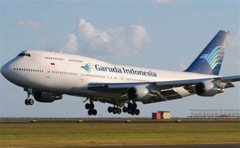 Index of umrohnesia img pesawat. Pesawat Garuda Pecah Ban Saat Mendarat di Bandara Juanda ...