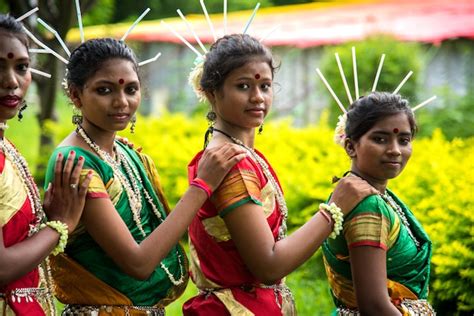 Premium Photo Group Of Gondi Tribes Celebrating World Tribal Day By