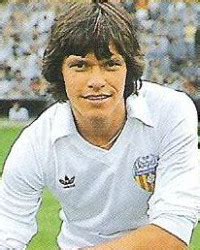 He graduated in sociology at the university of buenos aires in 1970. Ciberche.net - Jugador