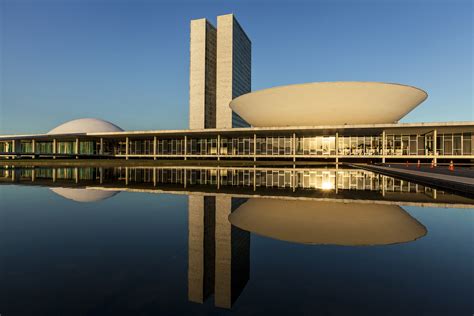 Conheça as obras de Oscar Niemeyer em Brasília Segue Viagem