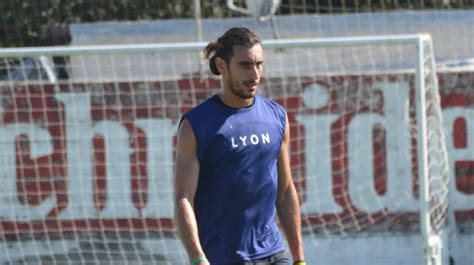 In 2008, he was loaned to central español, where he played 28 games in two years, before returning to peñarol. Patronato: Sebastián Sosa Sánchez se desgarró | La Cábala
