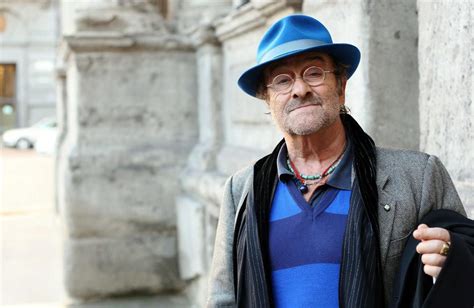 He also played clarinet and keyboards. Seconda edizione per il PREMIO LUCIO DALLA - BoxMusica