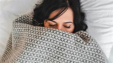 Why This 15-Pound Weighted Blanket Is Part of My Anti-Anxiety Rou