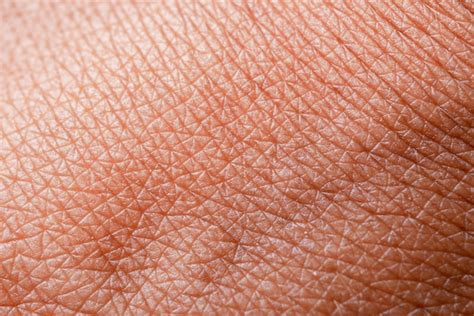 textura de la piel piel oscura de macro de mano de mujer foto premium