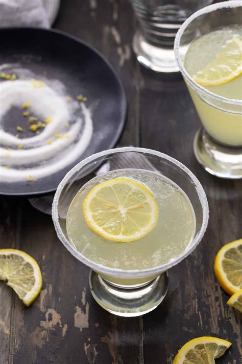 Easy Lemon Drop Martini Recipe 4 Ingredients Garnish With Lemon