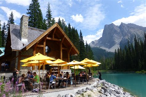 Emerald Lake Lodge • Hotel