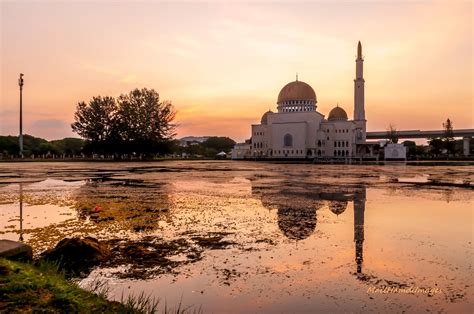 The distance between the mosque and mecca is 8673.44 km north west. solace.... Masjid As Salam Puchong Perdana, state of Selan ...