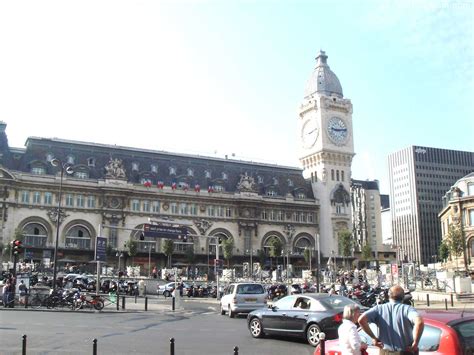 La station de la ligne 1 est ouverte le 19 juillet 1900 et doit son nom à la gare de lyon toute proche. 'Gare de Lyon' Train Station - Paris by Train